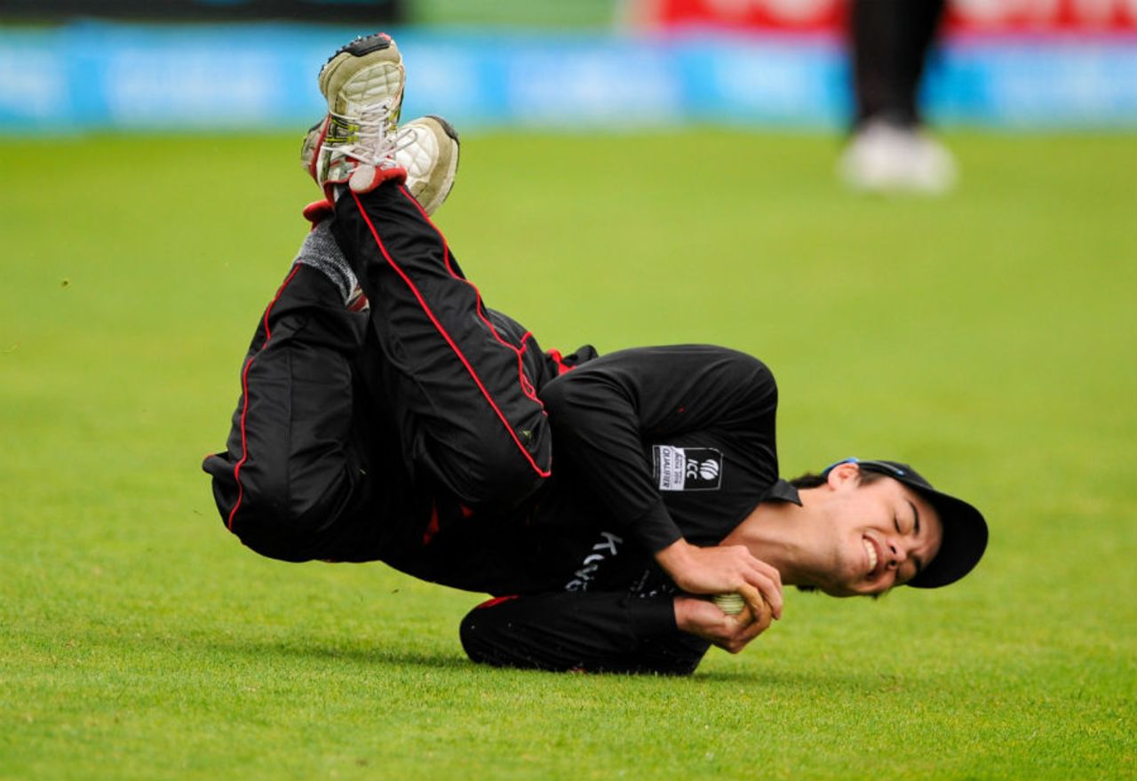 Mark Chapman takes a tumbling catch, Afghanistan v Hong Kong, World T20 Qualifier, 1st play-off, Dublin, July 21, 2015