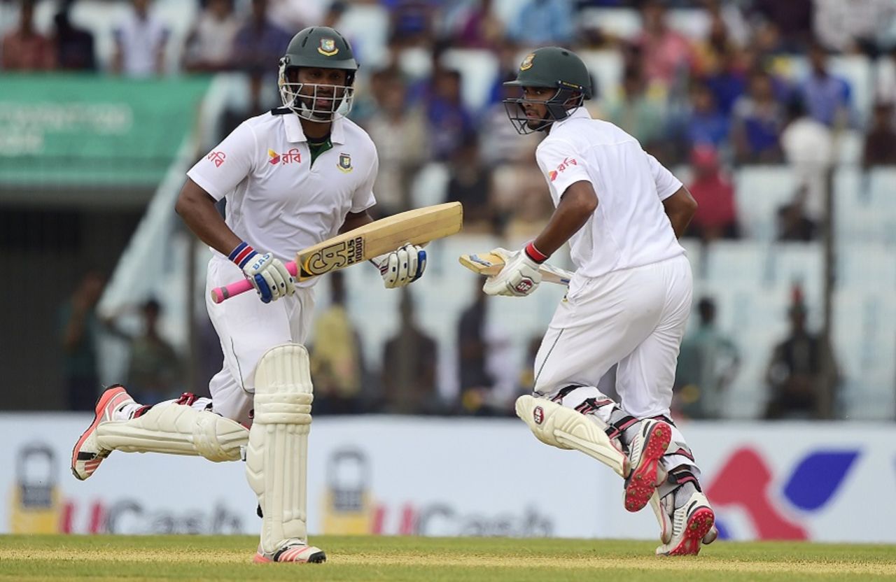Tamim Iqbal and Mahmudullah complete a run, Bangladesh v South Africa, 1st Test, Chittagong, 2nd day, July 22, 2015
