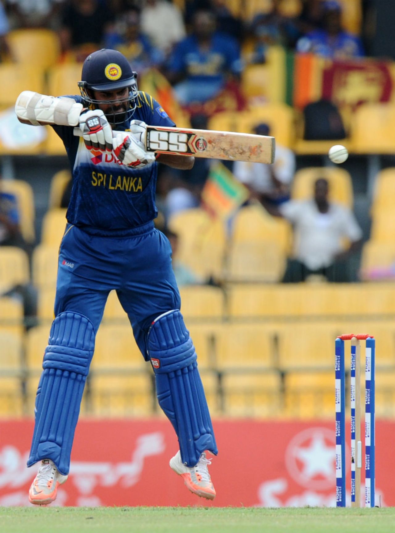 Lahiru Thirimanne controls a rising delivery, Sri Lanka v Pakistan, 4th ODI, Colombo