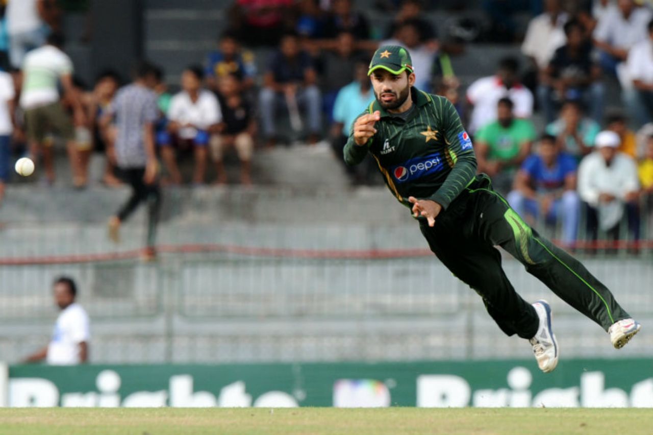 Mohammad Rizwan attempts a direct hit, Sri Lanka v Pakistan, 4th ODI, Colombo