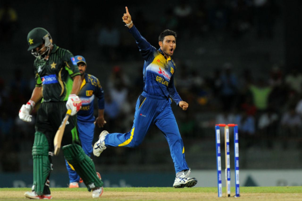Milinda Siriwardana celebrates after dismissing Mohammad Hafeez, Sri Lanka v Pakistan, 4th ODI, Colombo