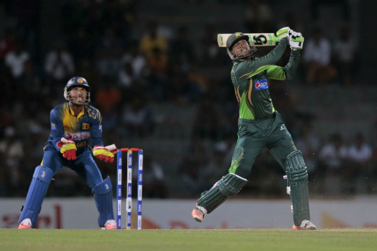Shoaib Malik watches the ball sail into the stands, Sri Lanka v Pakistan, 4th ODI, Colombo