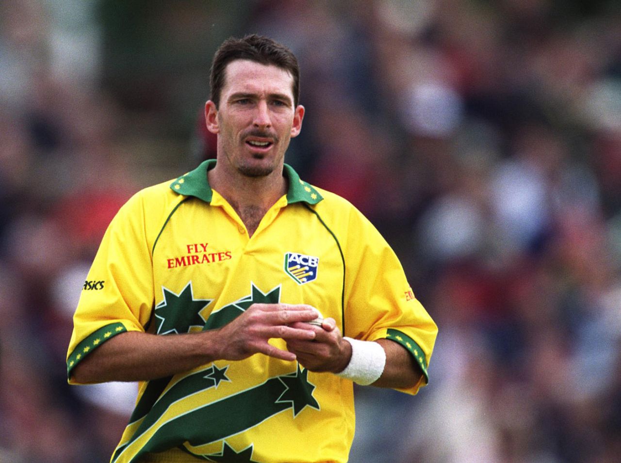 Damien Fleming bowls, Australia v West Indies, 28th match, World Cup, Old Trafford, May 30, 1999