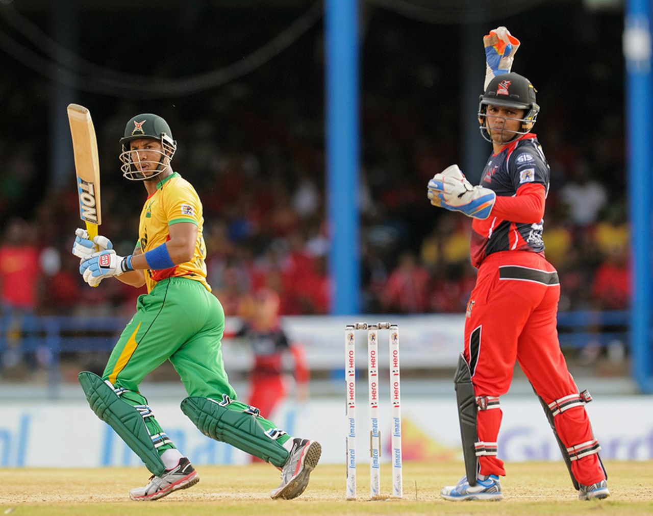 Lendl Simmons propped up the Amazon Warriors innings with 64, Trinidad & Tobago Red Steel v Guyana Amazon Warriors, CPL 2015, 2nd semi-final, Port-of-Spain, July 25, 2015