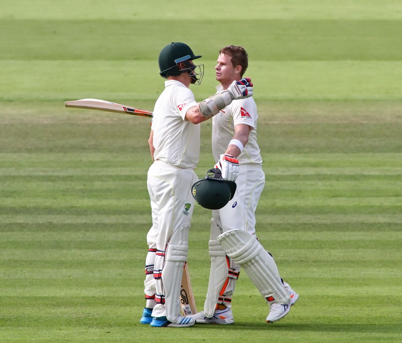 Chris Rogers congratulates Steven Smith on his century, England v Australia, 2nd Investec Ashes Test, Lord's, 1st day, July 16, 2015