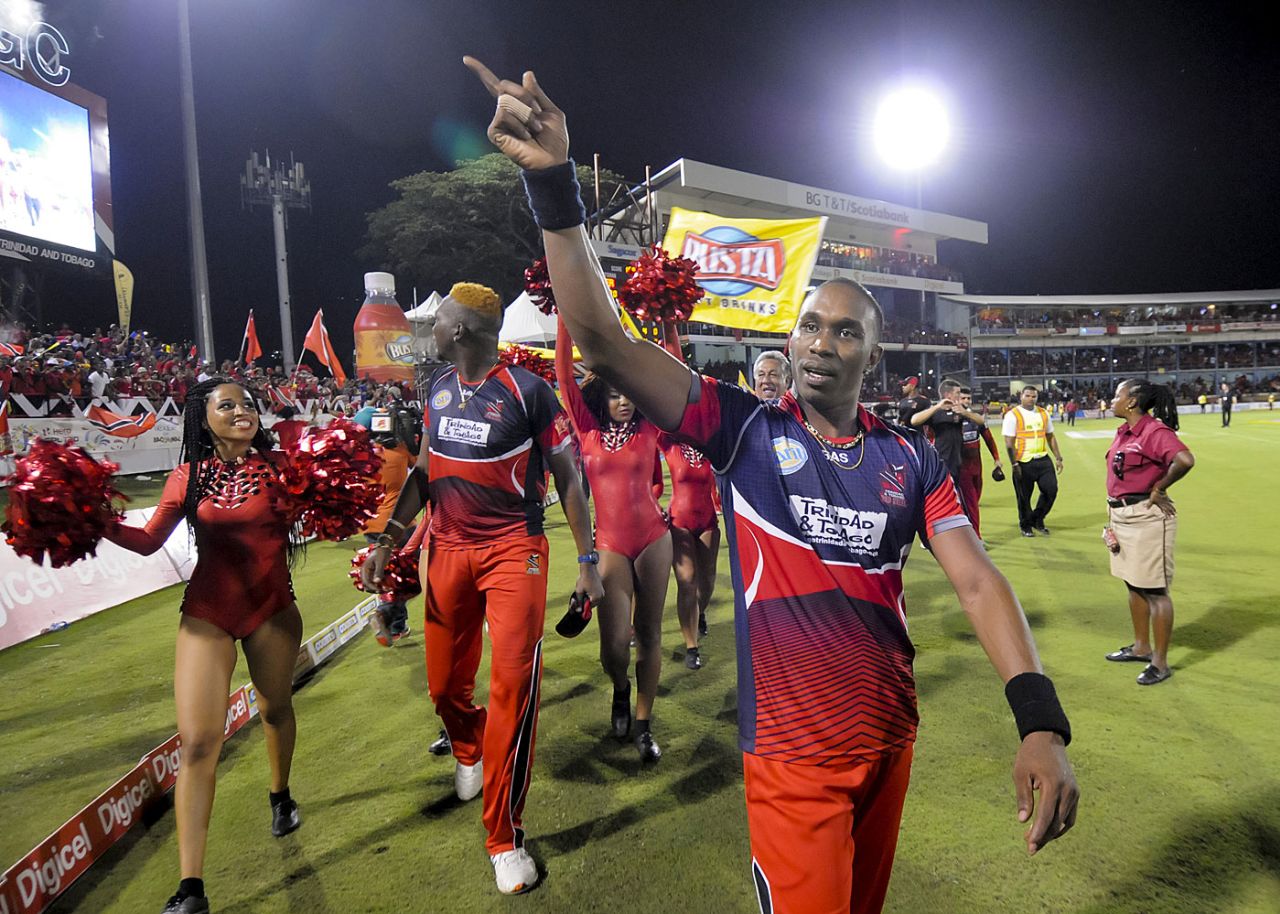 Trinidad & Tobago Red Steel captain Dwayne Bravo does a victory lap, Trinidad & Tobago Red Steel v Barbados Tridents, CPL 2015, final, Port-of-Spain, July 26, 2015