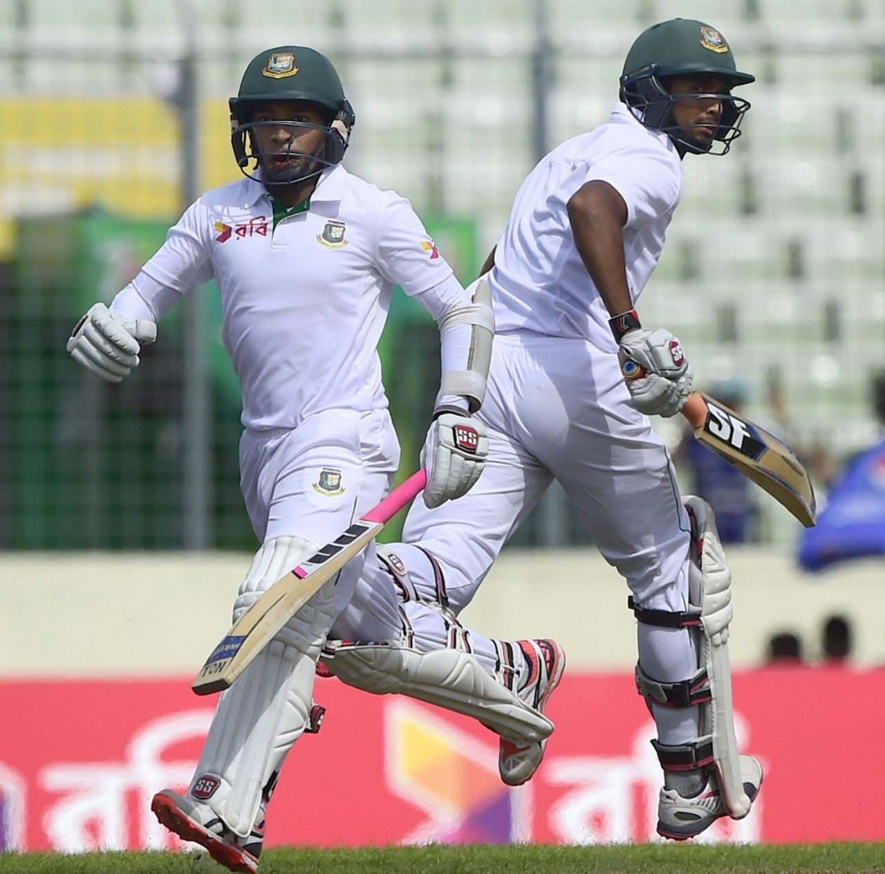 Mushfiqur Rahim and Mahmudullah complete a run, Bangladesh v South Africa, 2nd Test, Mirpur, 1st day, July 30, 2015