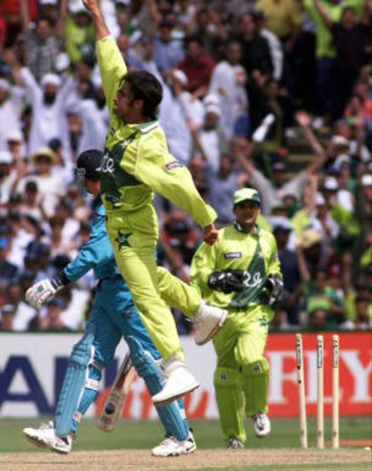 Shoaib Akhtar (Center) celebrates the wicket of New Zealand's Chris Harris during the Cricket World Cup Semi Final at Old Trafford, Manchester, 16 June 1999