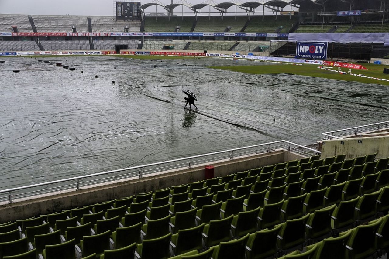 Heavy rain resulted in play being abandoned without a ball bowled, Bangladesh v South Africa, 2nd Test, Mirpur, 2nd day, July 31, 2015