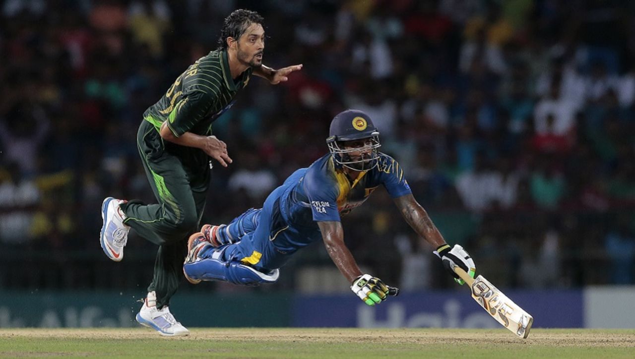 Chamara Kapugedera dives to make his ground, Sri Lanka v Pakistan, 2nd T20, Colombo, August 1, 2015