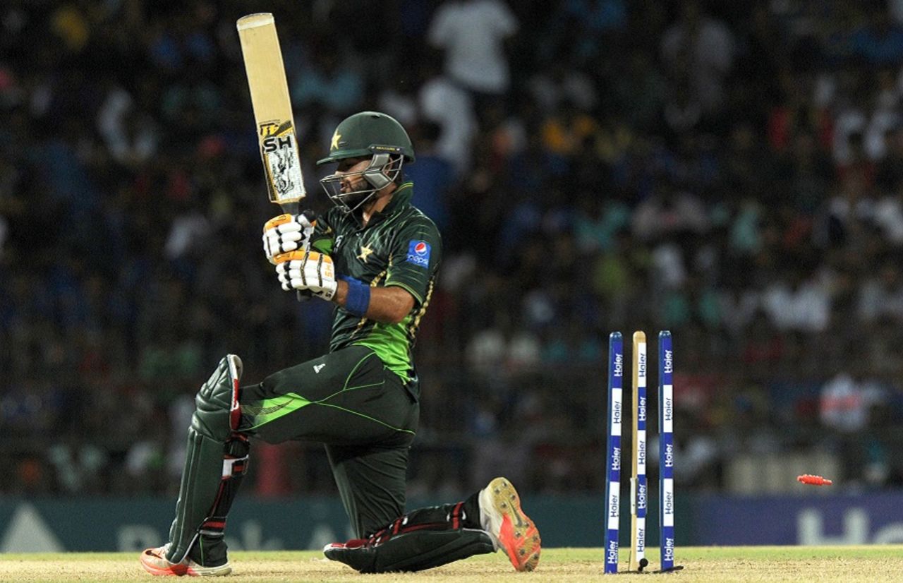 Ahmed Shehzad is bowled by Binura Fernando, Sri Lanka v Pakistan, 2nd T20, Colombo, August 1, 2015