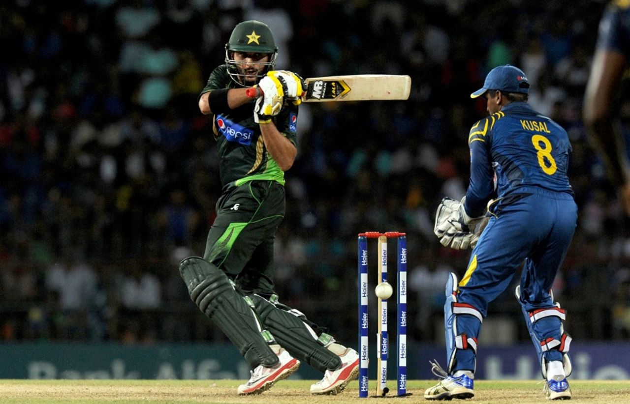 Shahid Afridi swivels into a pull, Sri Lanka v Pakistan, 2nd T20, Colombo, August 1, 2015