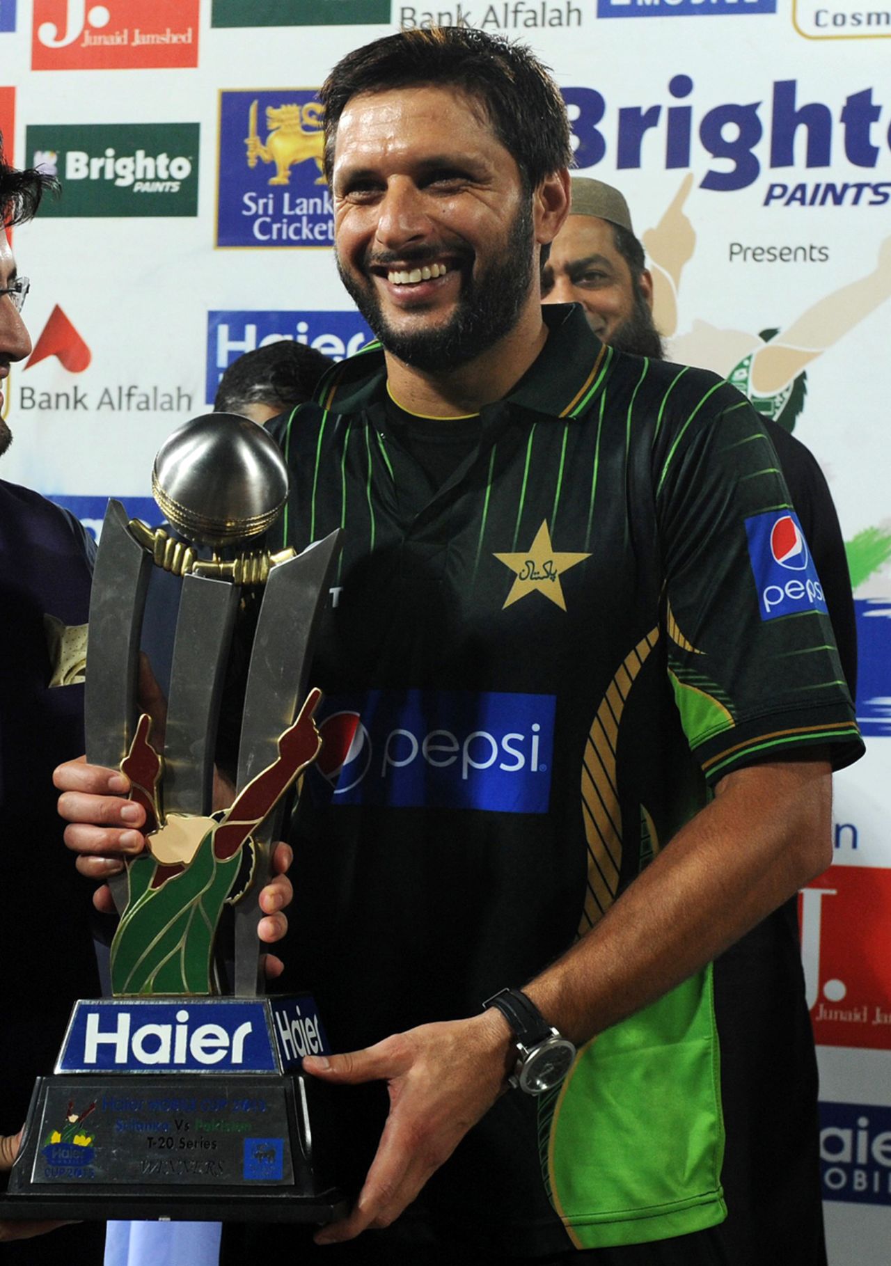 Shahid Afridi with the T20 trophy, which depicts a player doing his star-man celebration, Sri Lanka v Pakistan, 2nd T20, Colombo, August 1, 2015