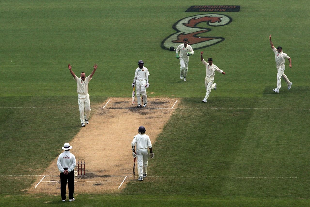 Stuart Clark appeals successfully for the wicket of Kumar Sangakkara, Australia v Sri Lanka, 2nd Test, Hobart, fifth day, November 20, 2007