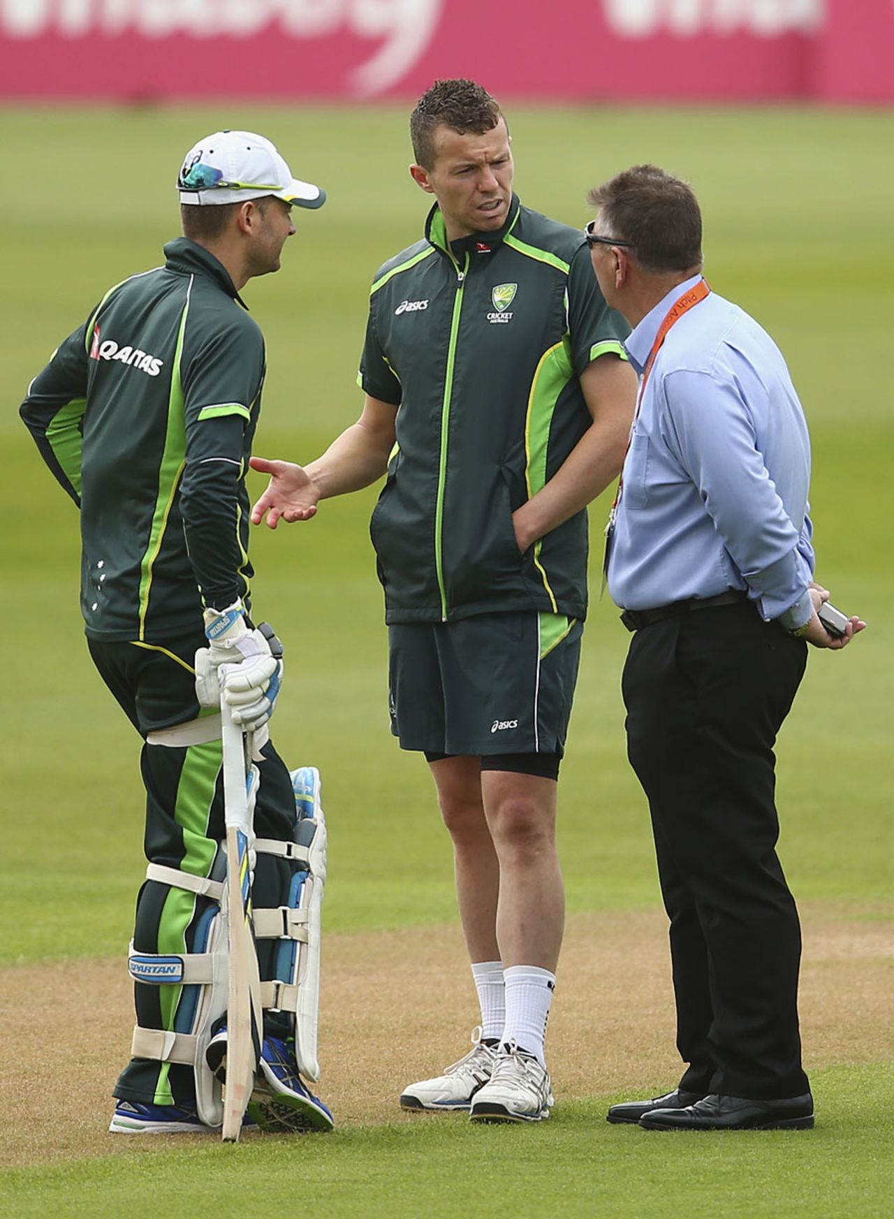 Peter Siddle chats with Michael Clarke and Rod Marsh, Trent Bridge, August 4, 2015
