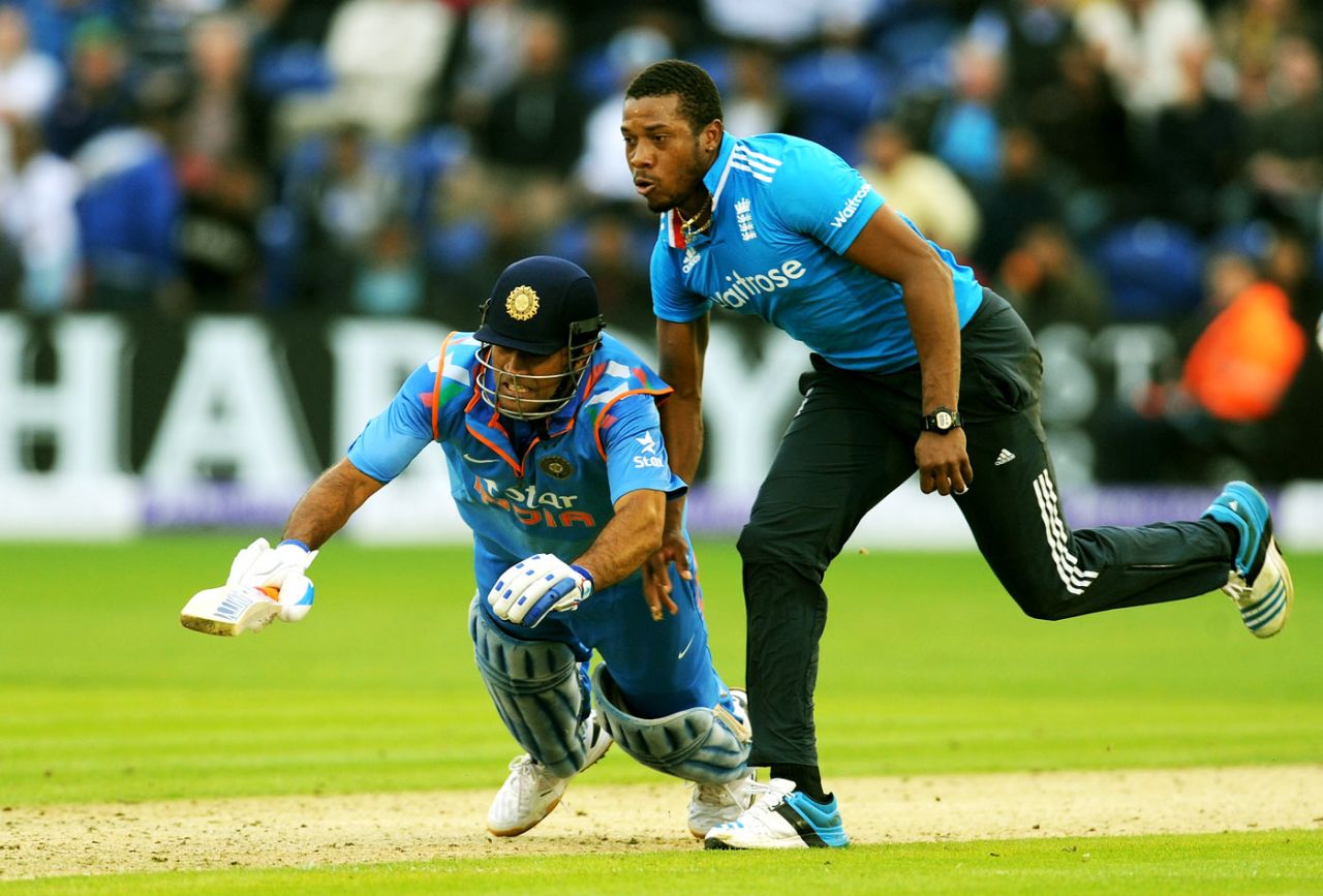 Chris Jordan missed with an attempt to run out MS Dhoni, England v India, 2nd ODI, Cardiff, August 27, 2014