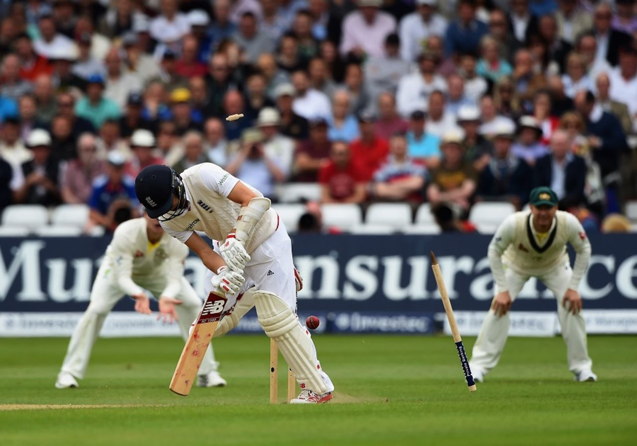 Mark Wood loses his leg stump, England v Australia, 4th Investec Test, Trent Bridge, 2nd day, August 7, 2015