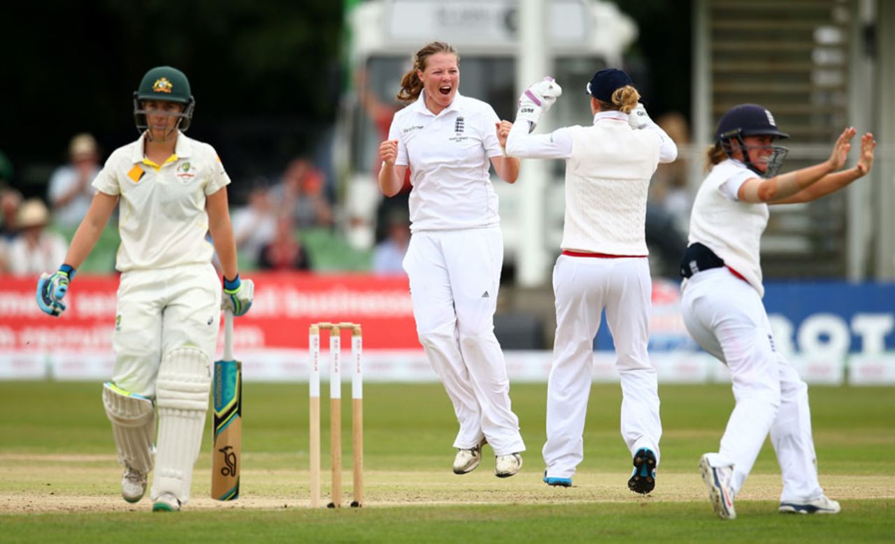 Anya Shrubsole removed Elyse Villani, England v Australia, Women's Ashes Test, Canterbury, 1st day, August 11, 2015
