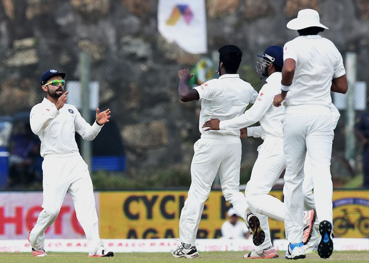 Varun Aaron struck with the first ball of the morning, Sri Lanka v India, 1st Test, Galle, 3rd day, August 14, 2015