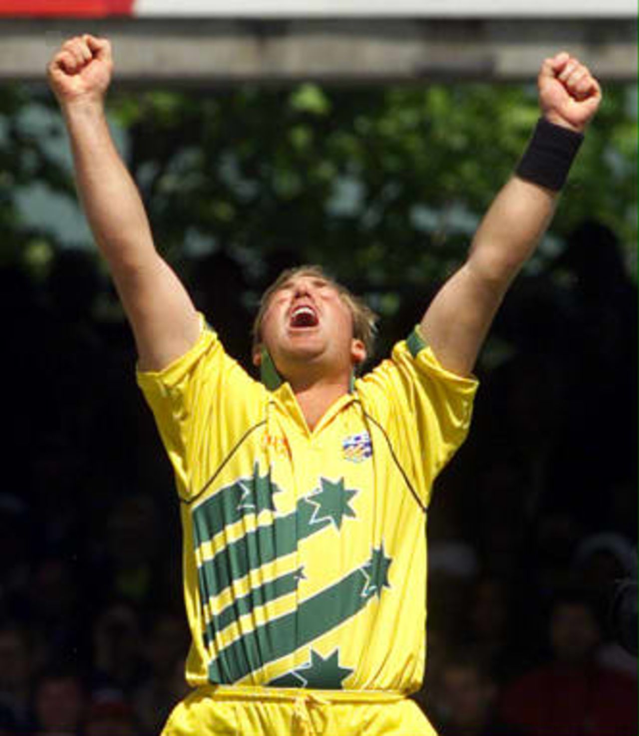 Australia's Shane Warne screams with delight after taking the wicket of Pakistan's Moin Khan 20 June 1999 during the Cricket World Cup final at Lord's
