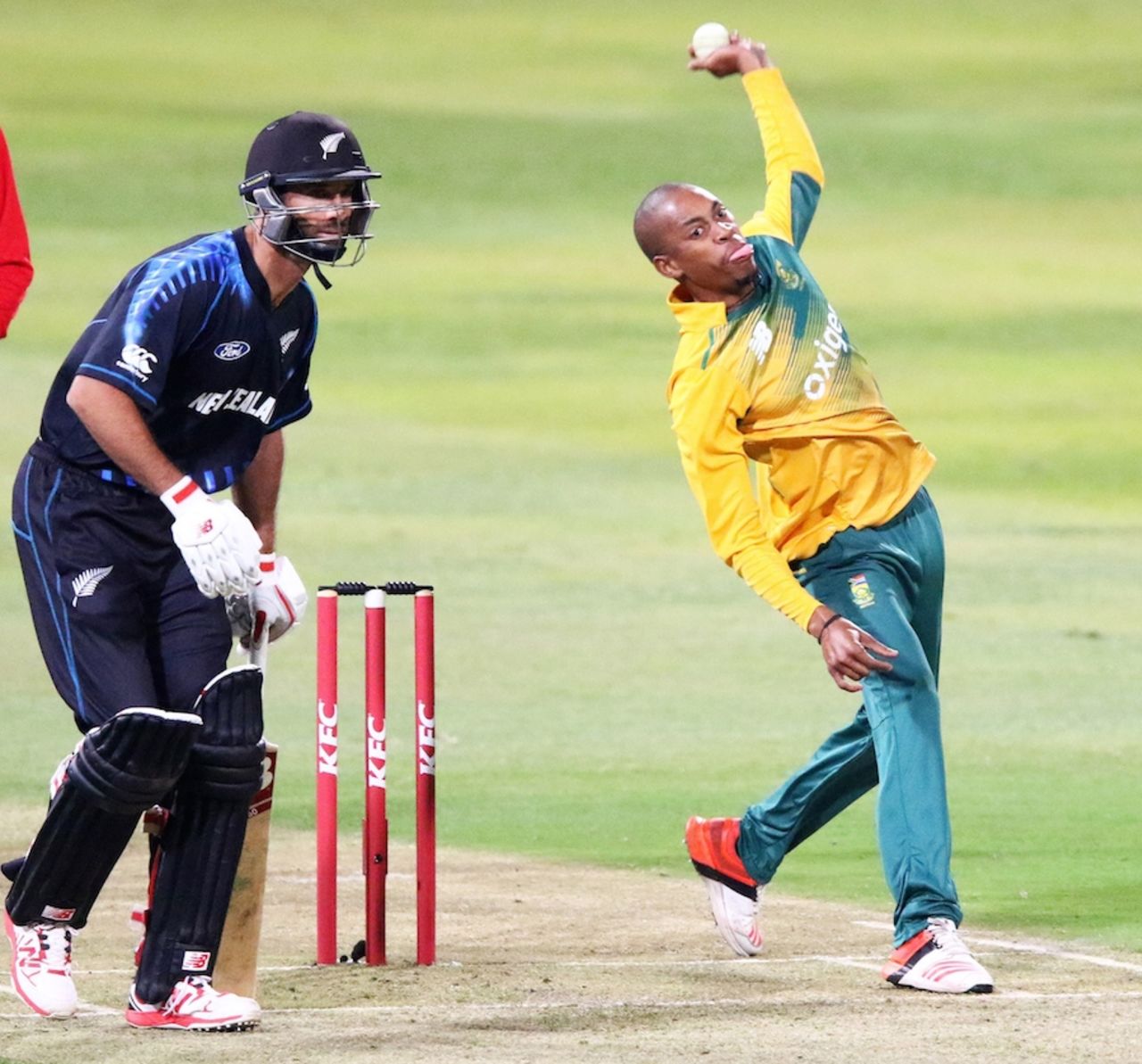 Aaron Phangiso bowled nine dots and gave three boundaries, South Africa v New Zealand, 1st T20I, Durban, August 14, 2015