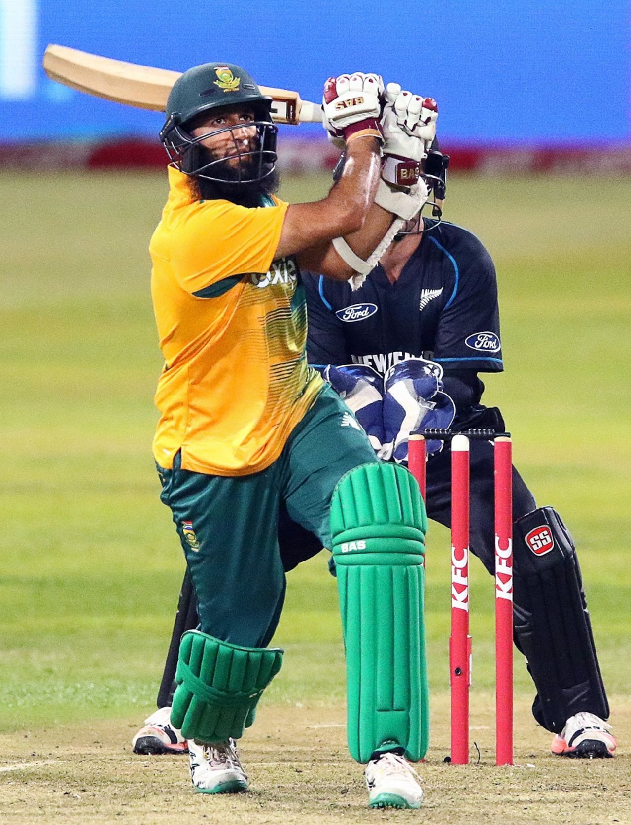 Hashim Amla plays a pull, South Africa v New Zealand, 1st T20I, Durban, August 14, 2015