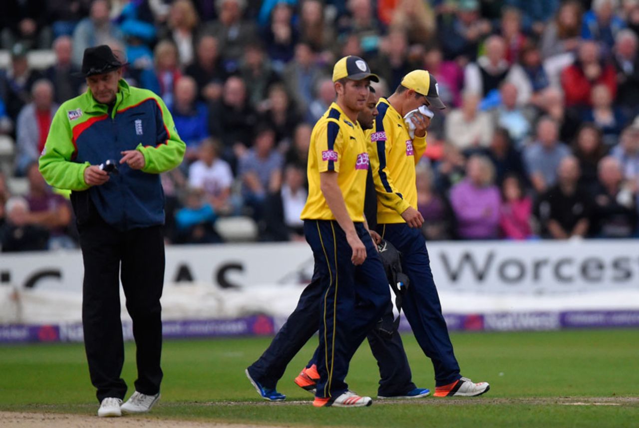 Chris Wood took a blow to the face with the light fading, Worcestershire v Hampshire, NatWest T20 Blast quarter-final, New Road, August 14, 2015