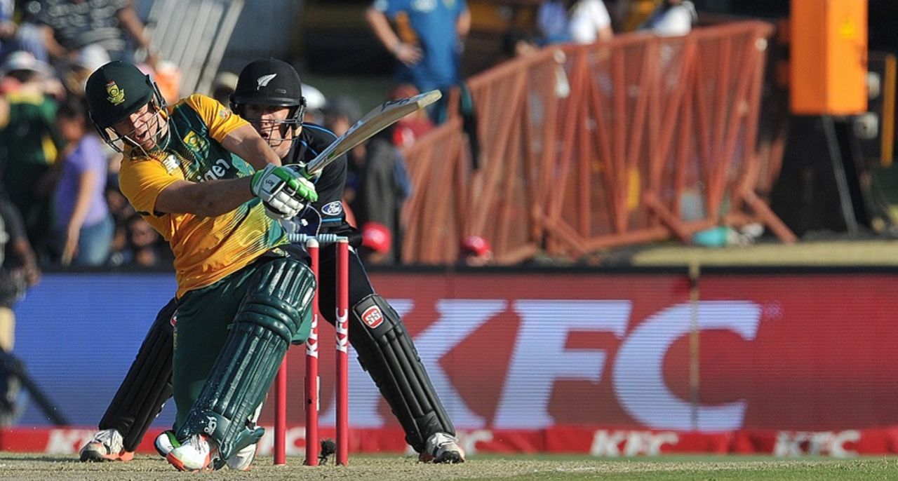 AB de Villiers plays the slog sweep, South Africa v New Zealand, 2nd T20I, Centurion, August 16, 2015