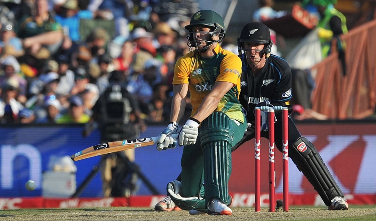 Farhaan Behardien brings out the reverse sweep, South Africa v New Zealand, 2nd T20I, Centurion, August 16, 2015