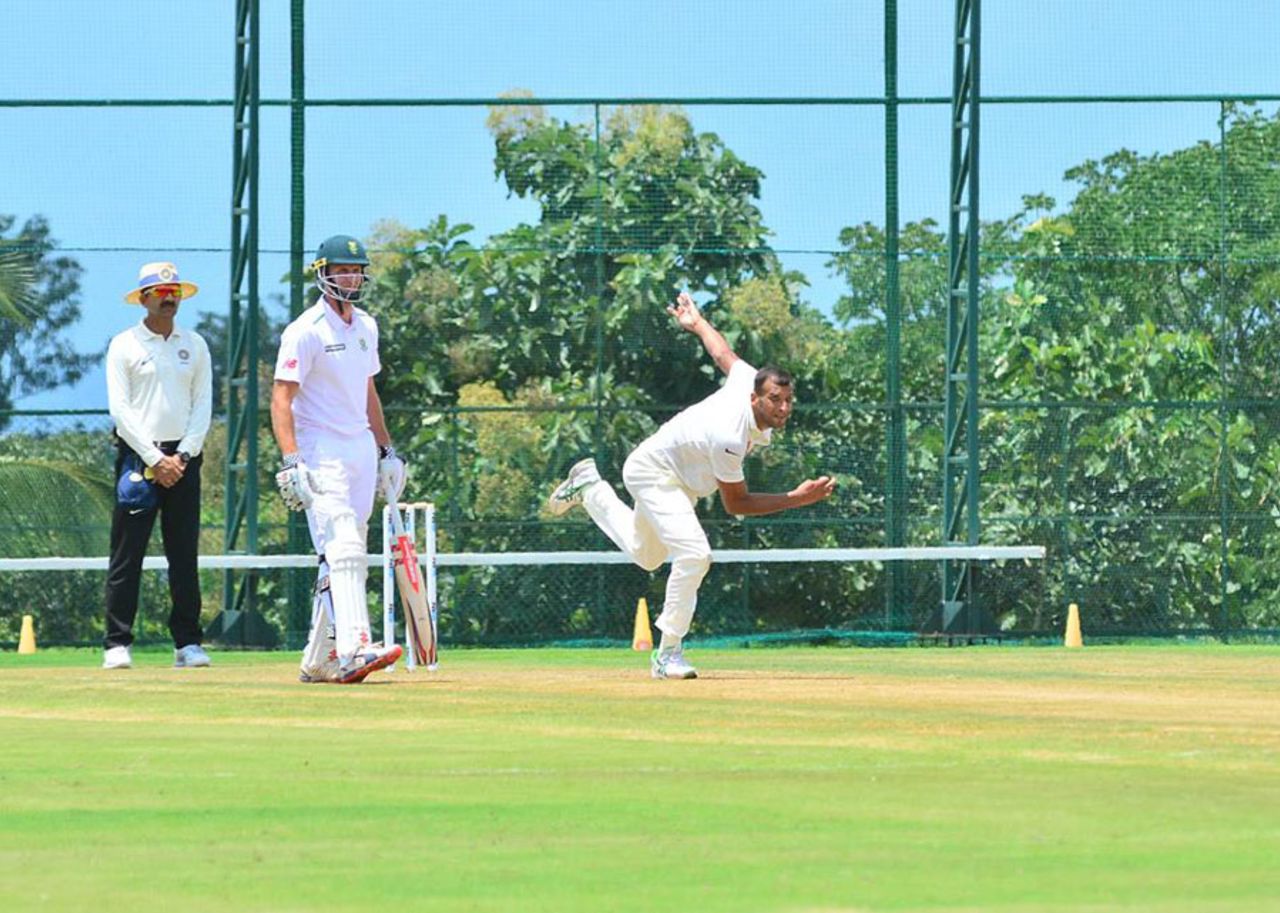 Ishwar Pandey has a bowl, India A v South Africa A, 1st unofficial Test, Wayanad, 1st day, August 18, 2015