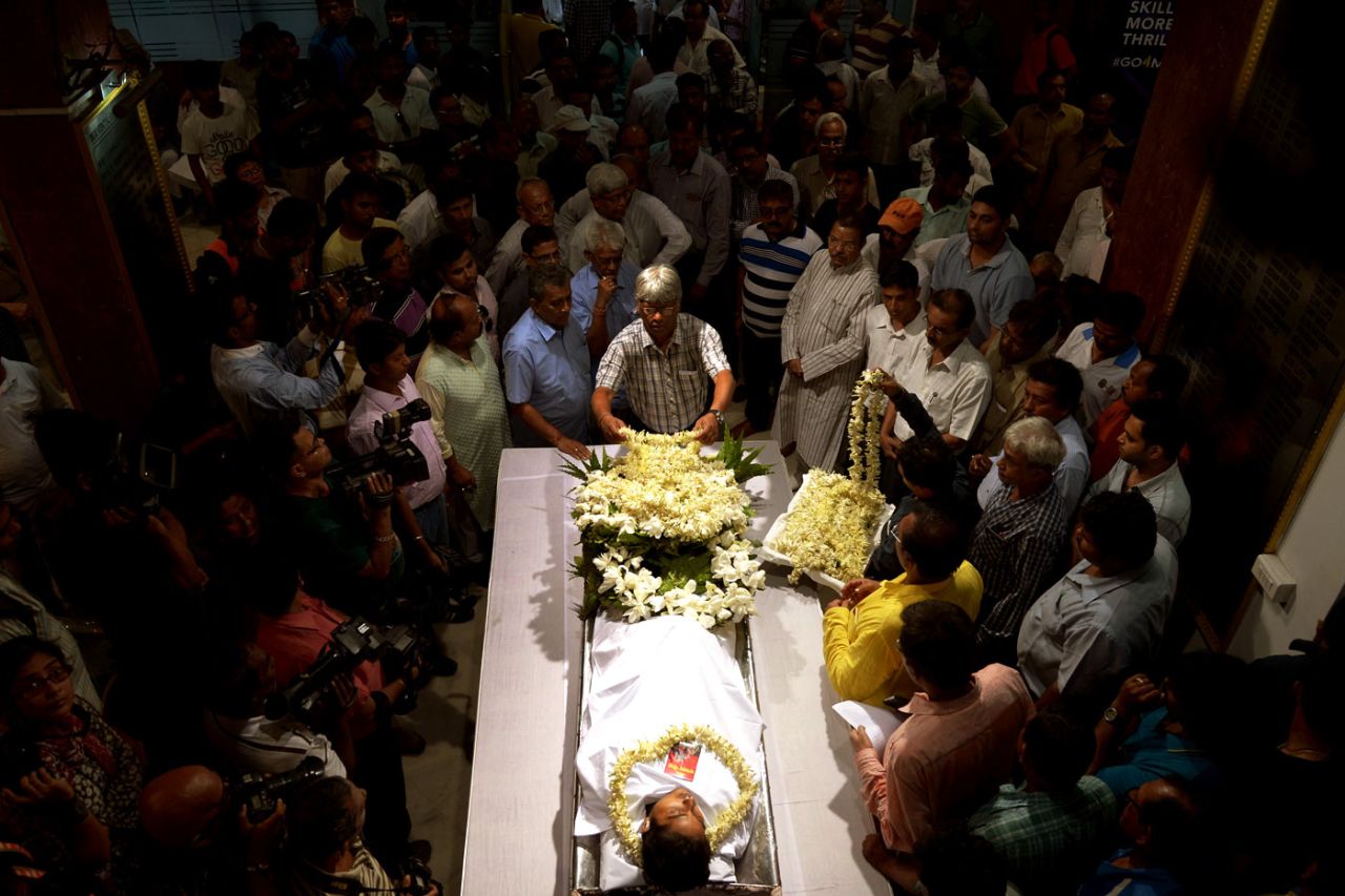 Mourners gather around the body of Ankit Keshri, Kolkata, April 21, 2015