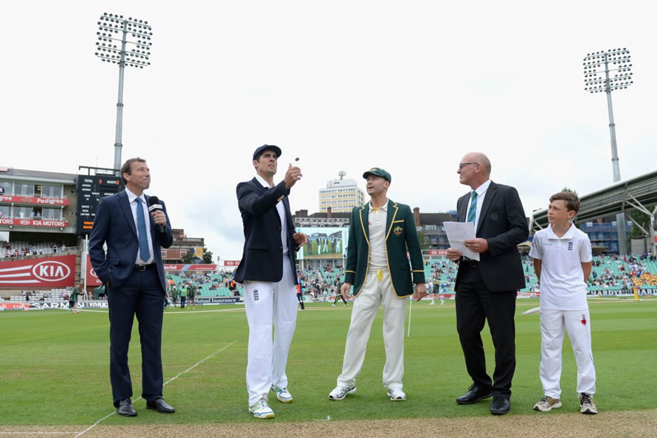 Michael Clarke calls for the last time in international cricket, England v Australia, 5th Investec Ashes Test, The Oval, August 20, 2015