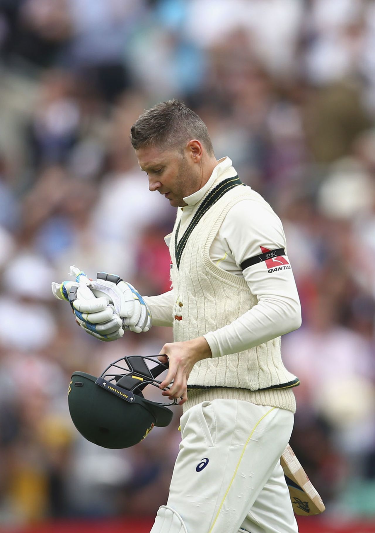 Michael Clarke walks off after being dismissed for 15, England v Australia, 5th Investec Ashes Test, The Oval, August 20, 2015