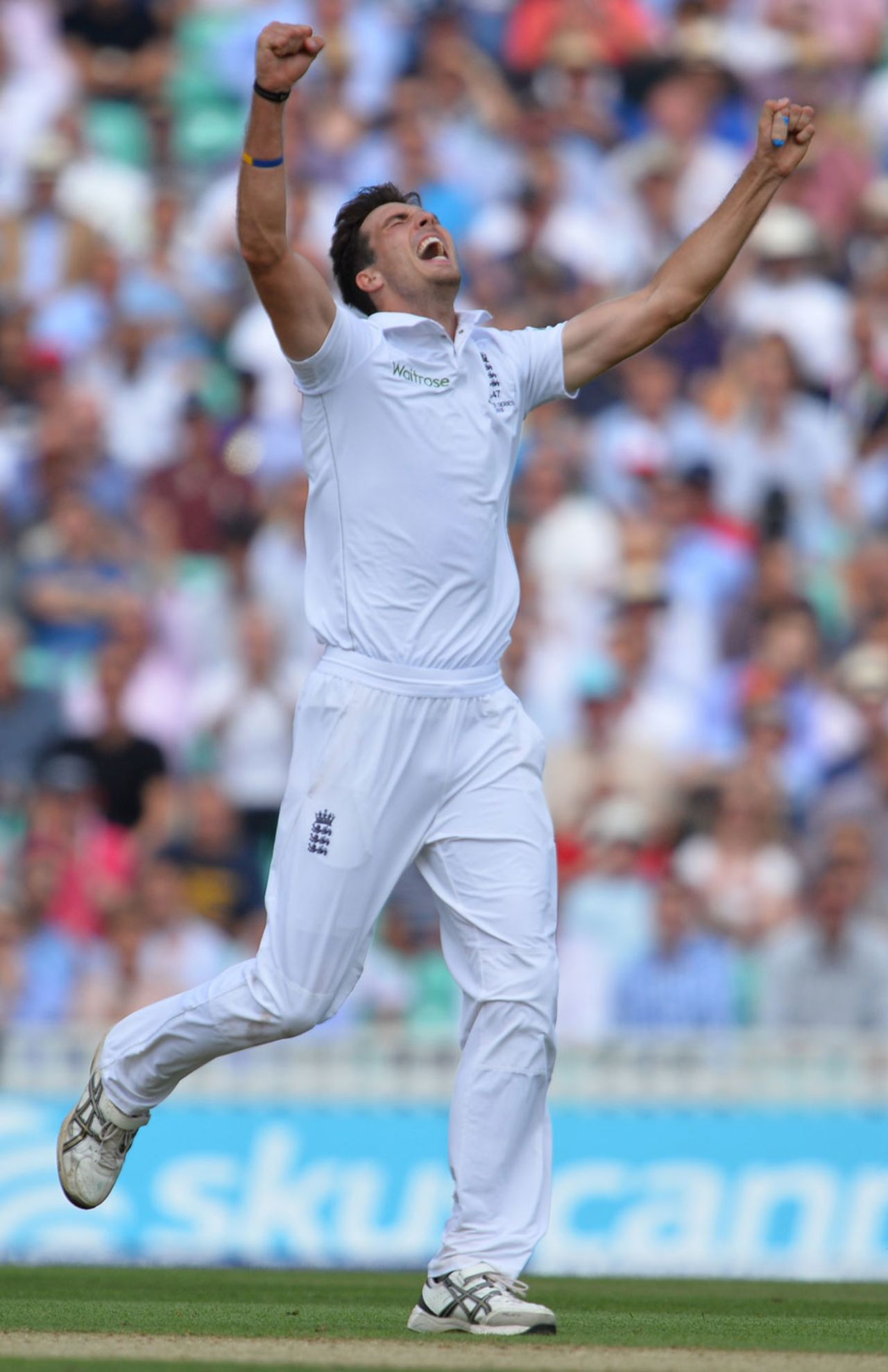 Steven Finn could finally celebrate,  England v Australia, 5th Investec Ashes Test, The Oval, 2nd day, August 21, 2015