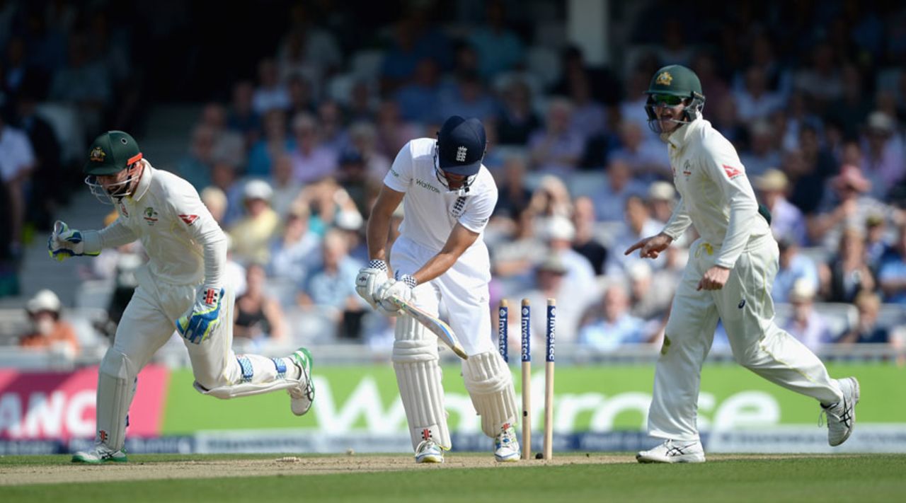Alastair Cook is bowled by Nathan Lyon on the stroke of tea,  England v Australia, 5th Investec Ashes Test, The Oval, 2nd day, August 21, 2015