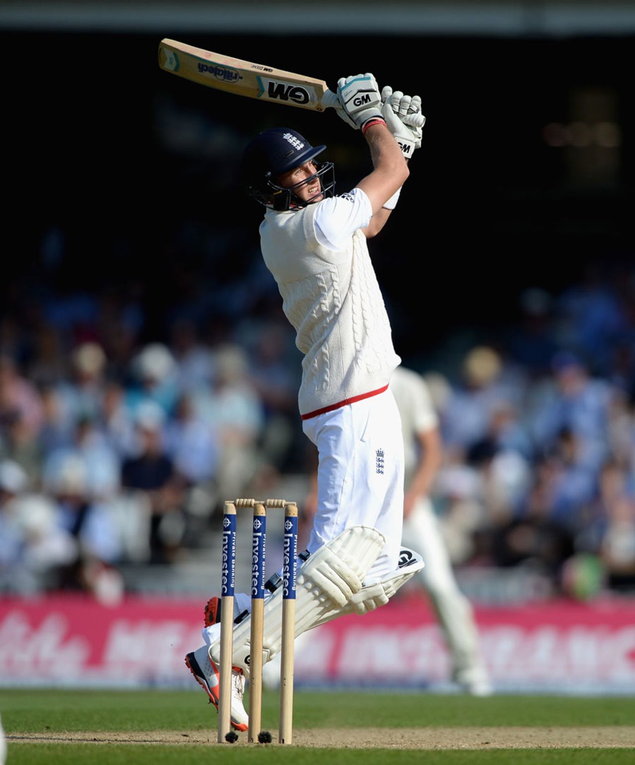 Joe Root slashes a four from his first delivery, England v Australia, 5th Investec Ashes Test, The Oval, 2nd day, August 21, 2015