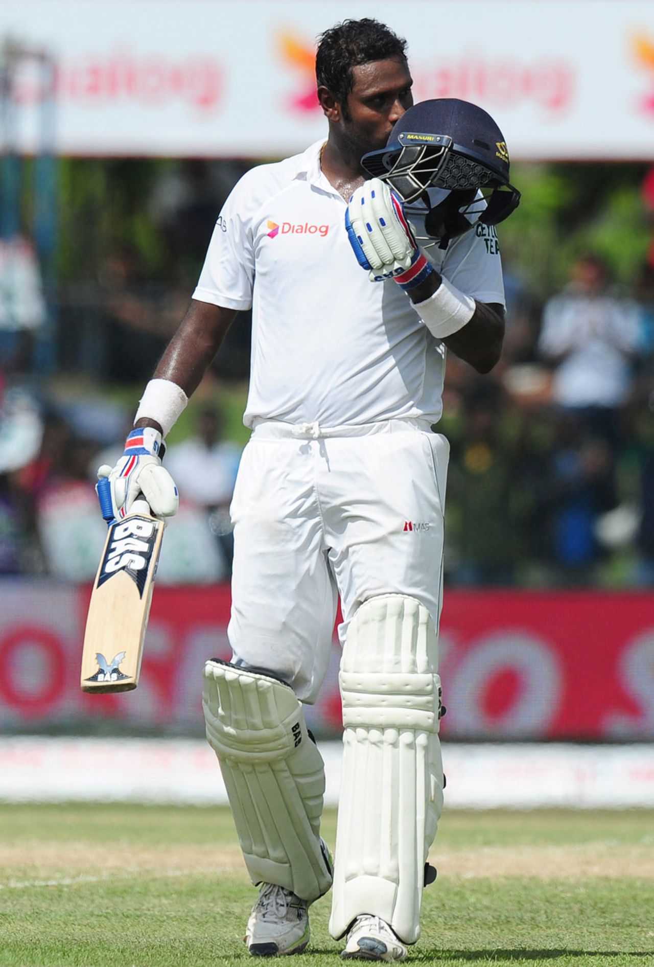 Angelo Mathews celebrates his sixth Test century, Sri Lanka v India, 2nd Test, Colombo, 3rd day, August 22, 2015