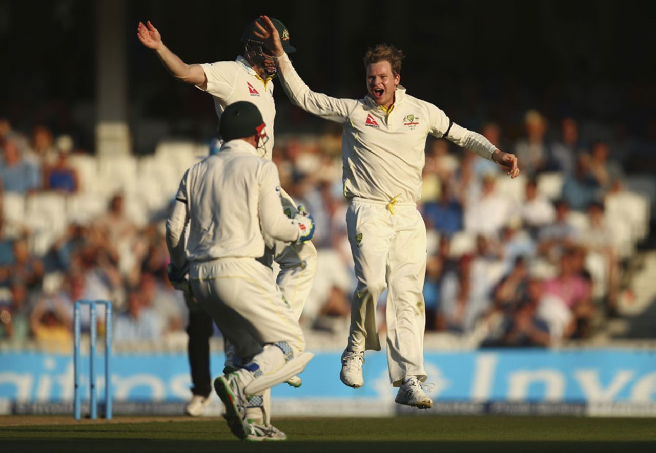 Steven Smith celebrates after his late strike, England v Australia, 5th Investec Ashes Test, The Oval, 3rd day, August 22, 2015