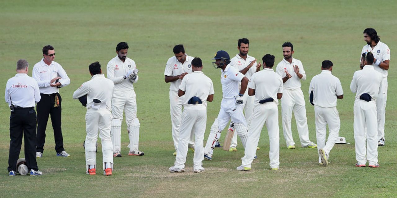 India players give Kumar Sangakkara a guard of honour as he walks in, Sri Lanka v India, 2nd Test, P Sara Oval, Colombo, 4th day, August 23, 2015