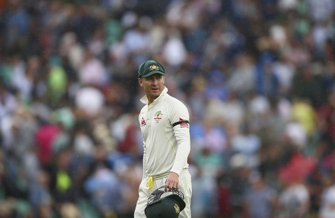 Michael Clarke walks off amid rain, England v Australia, 5th Investec Ashes Test, The Oval, 4th day, August 23, 2015