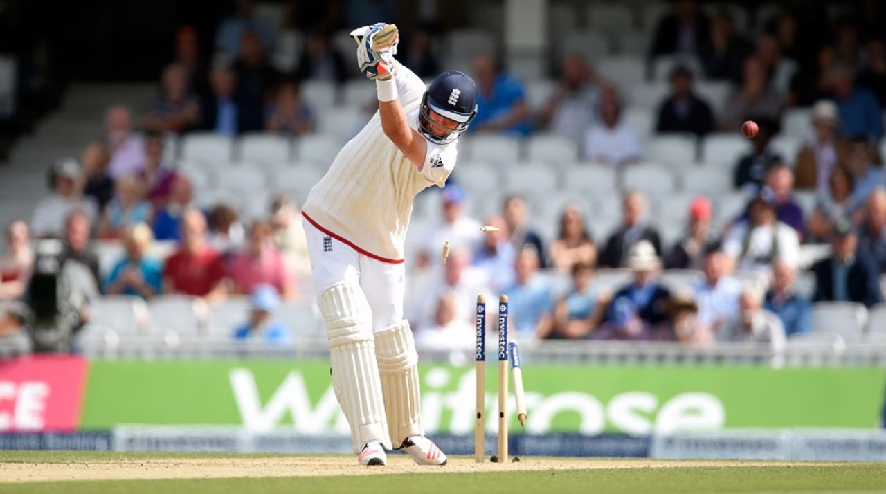 Stuart Broad loses his off stump, England v Australia, 5th Investec Ashes Test, The Oval, 4th day, August 23, 2015