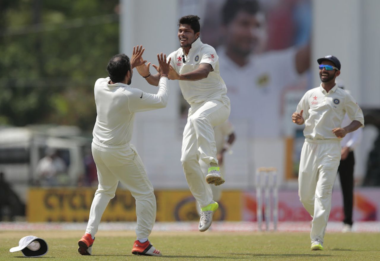 Umesh Yadav struck on the first ball of the day, Sri Lanka v India, 2nd Test, P Sara Oval, Colombo, 5th day, August 24, 2015