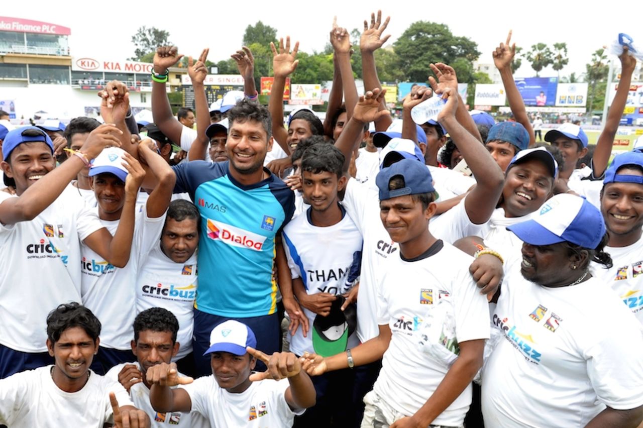 Everybody loves Sanga: Kumar Sangakkara poses with the grounds taff of P Sara Oval, Sri Lanka v India, 2nd Test, P Sara Oval, Colombo, 5th day, August 24, 2015