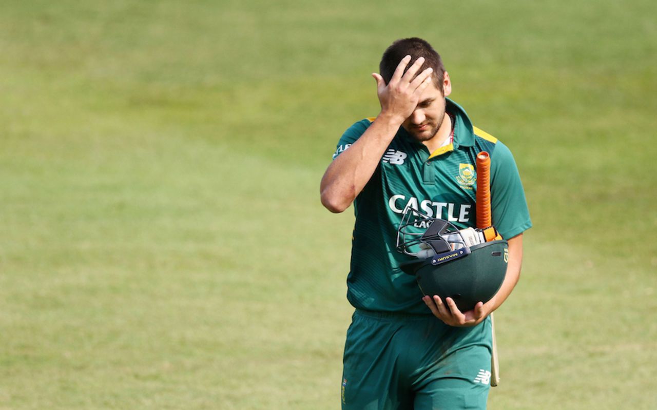 A dejected Rilee Rossouw walks back, South Africa v New Zealand, 3rd ODI, Durban, August 26, 2015