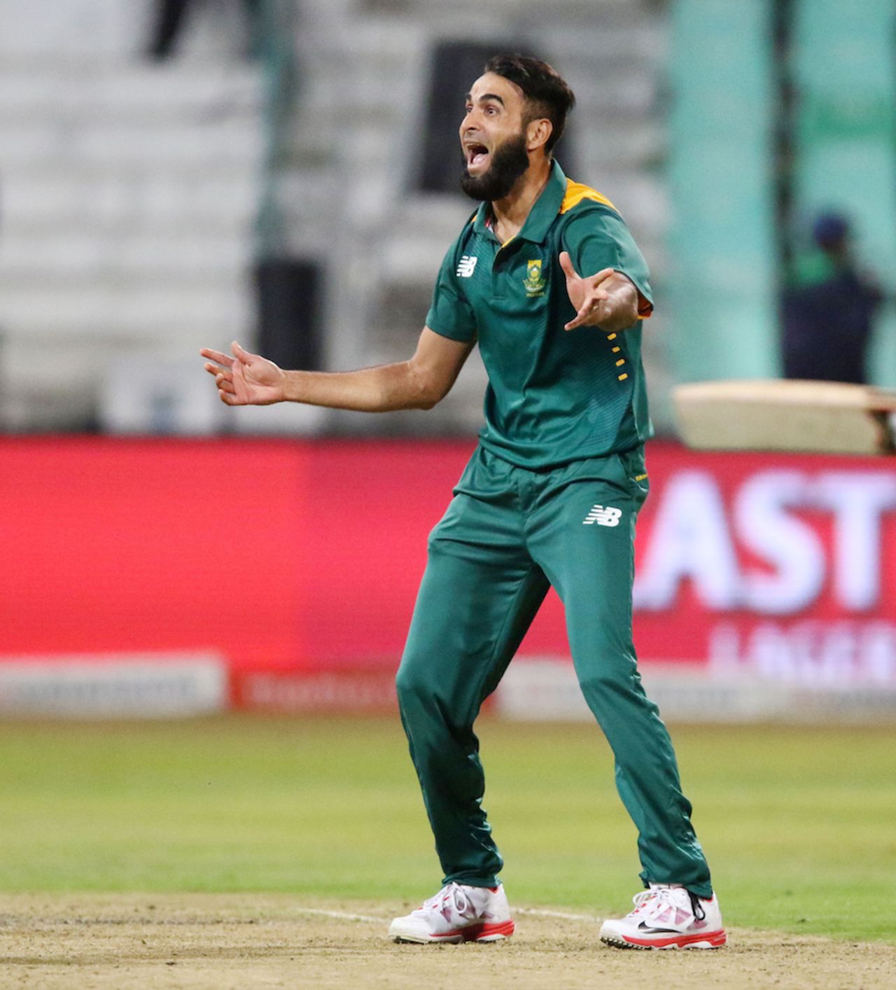 Imran Tahir reacts after having Doug Bracewell caught, South Africa v New Zealand, 3rd ODI, Durban, August 26, 2015