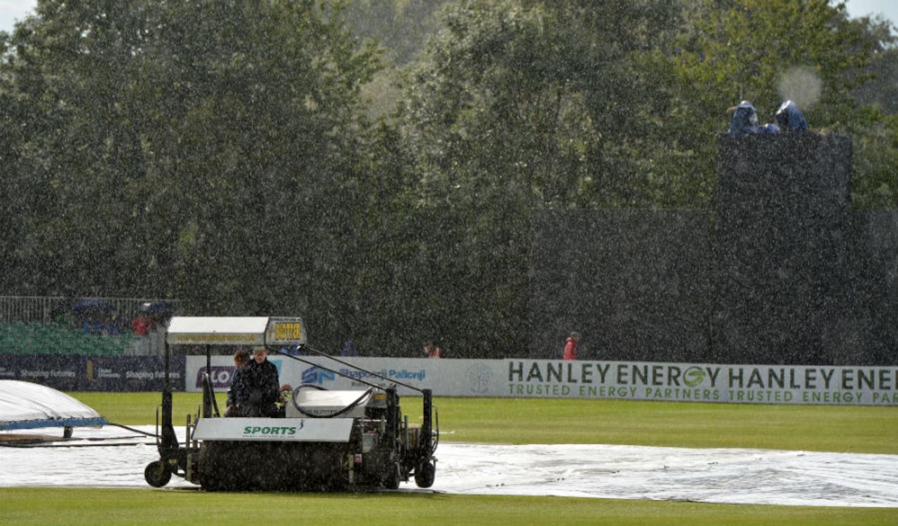 A heavy shower forced both innings of the match to be curtailed, Ireland v Australia, Only ODI, Stormont, August 27, 2015