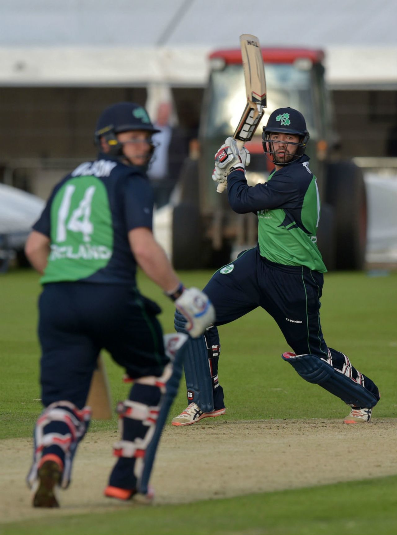 Stuart Thompson's bat gives way, Ireland v Australia, Only ODI, Stormont, August 27, 2015