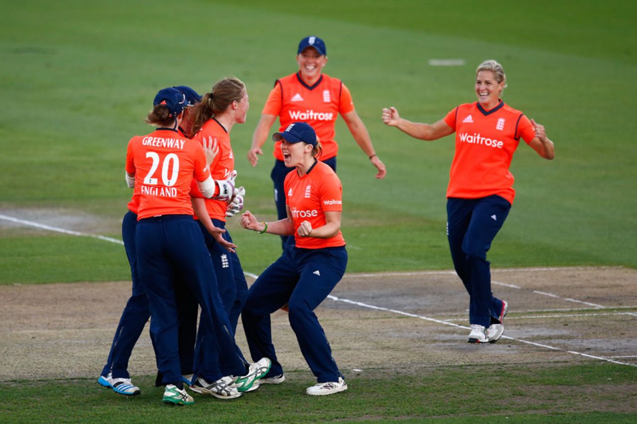 Anya Shrubsole celebrates the wicket of Ellyse Perry, England v Australia, 2nd Women's T20, Hove, August 28, 2015