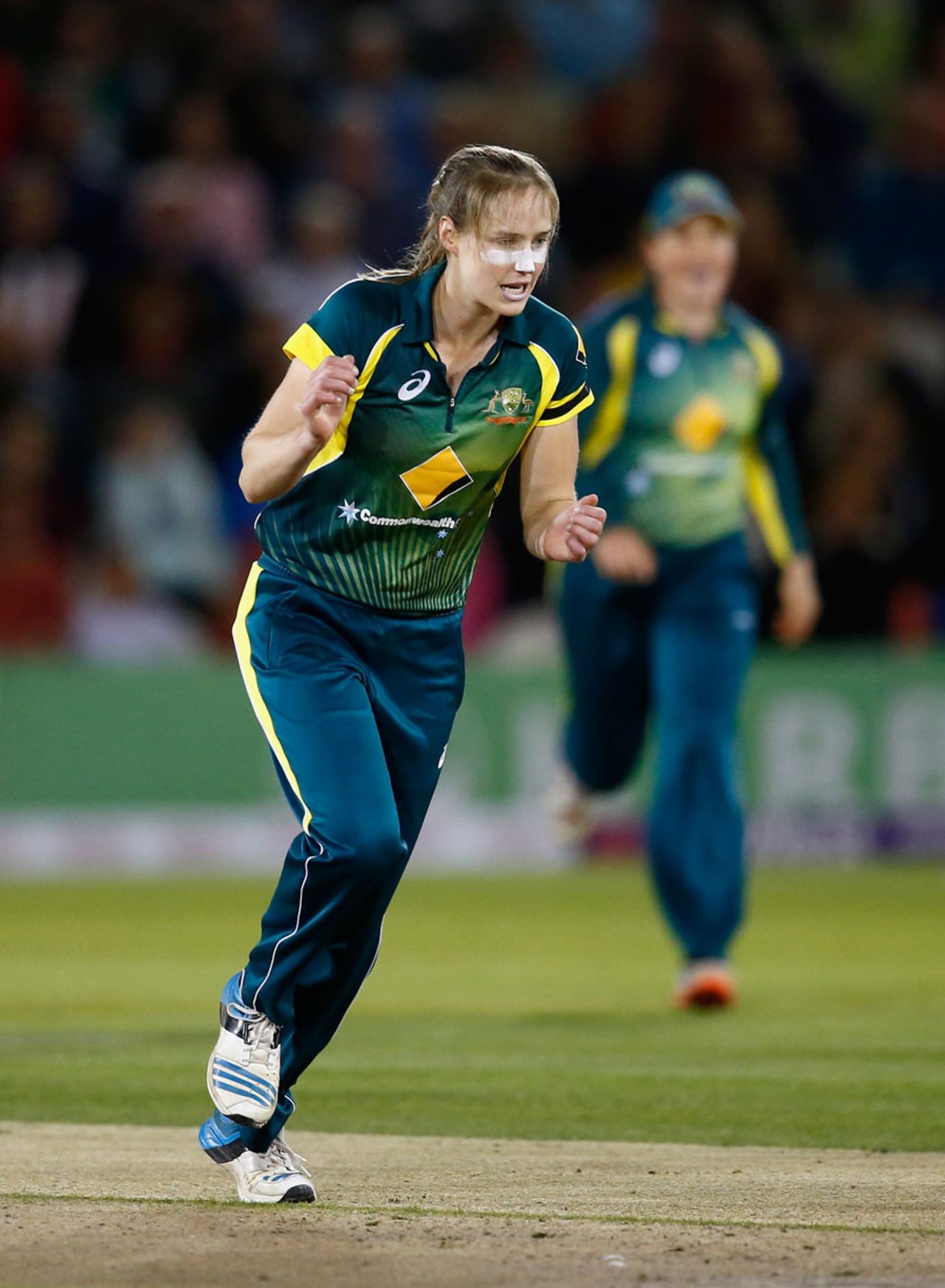 Ellyse Perry took two in two balls, England v Australia, 2nd Women's T20, Hove, August 28, 2015