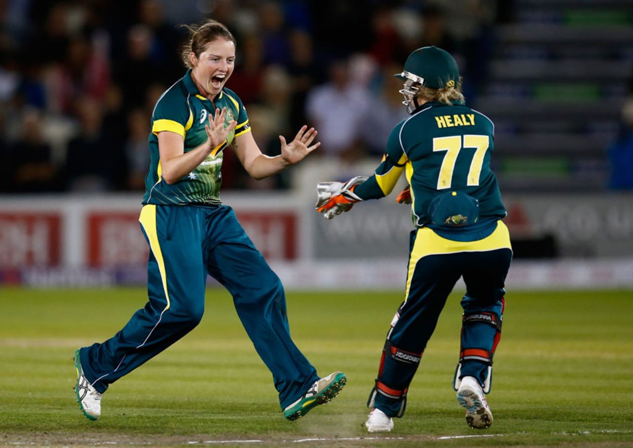 Rene Farrell claimed 3 for 17 to wrap up victory, England v Australia, 2nd Women's T20, Hove, August 28, 2015
